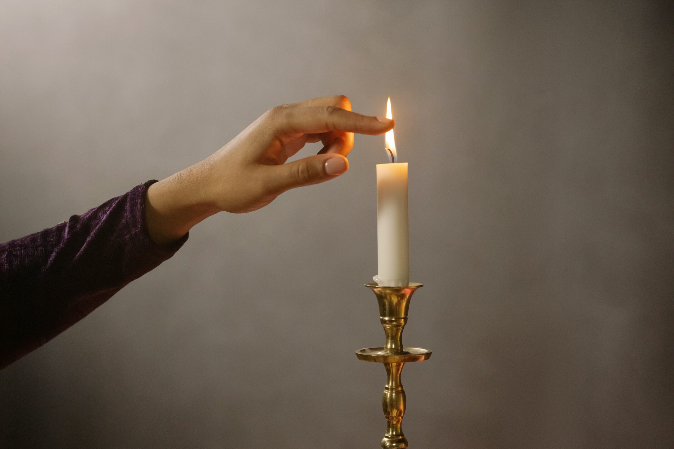 How To Put Out A Candle Without Using A Candle Snuffer