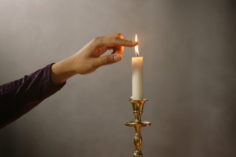How To Put Out A Candle Without Using A Candle Snuffer?